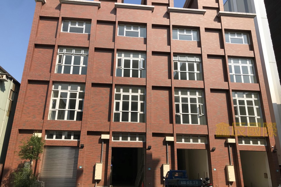 北三重產業園區</BR>地坪：94.92</BR>建坪：242.08</BR>售價14041萬</BR>可工廠、公司登記