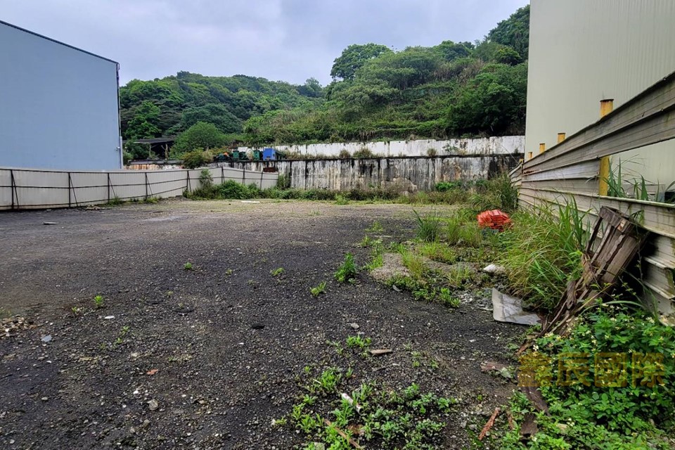 龜山乙工素地</BR>地坪：424.43</BR>售價1億7800萬</BR>地形方正</BR></BR>