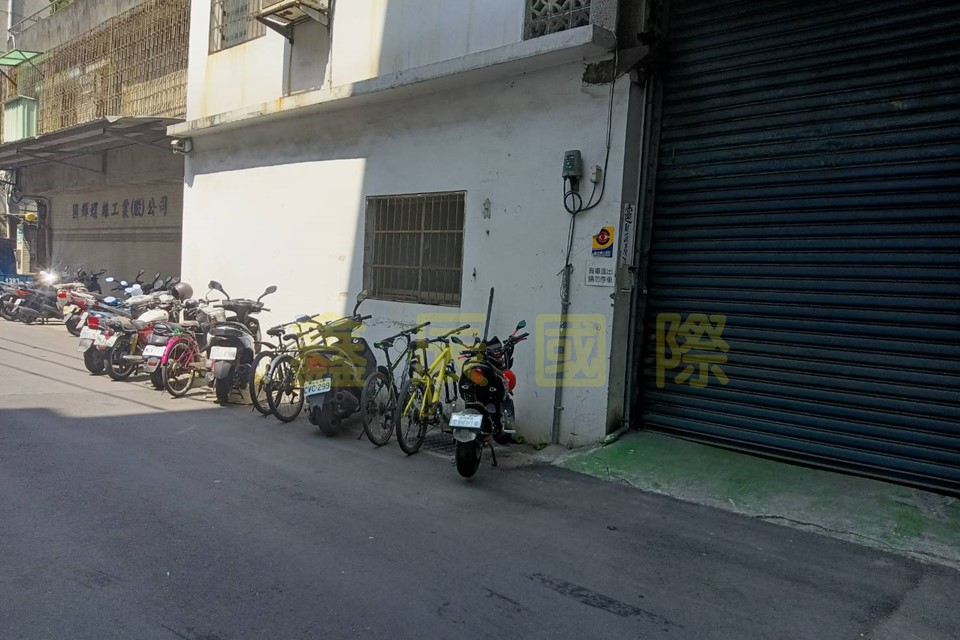 新莊透天</BR>地坪：76.4</BR>建坪：201.2</BR>售價6876萬</BR>路寬8米</BR>