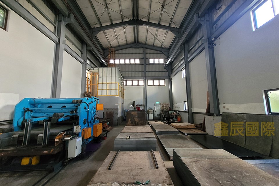 八里挑高廠房</BR>地坪：185</BR>建坪：160</BR>租金25萬</BR>產專一，附天車