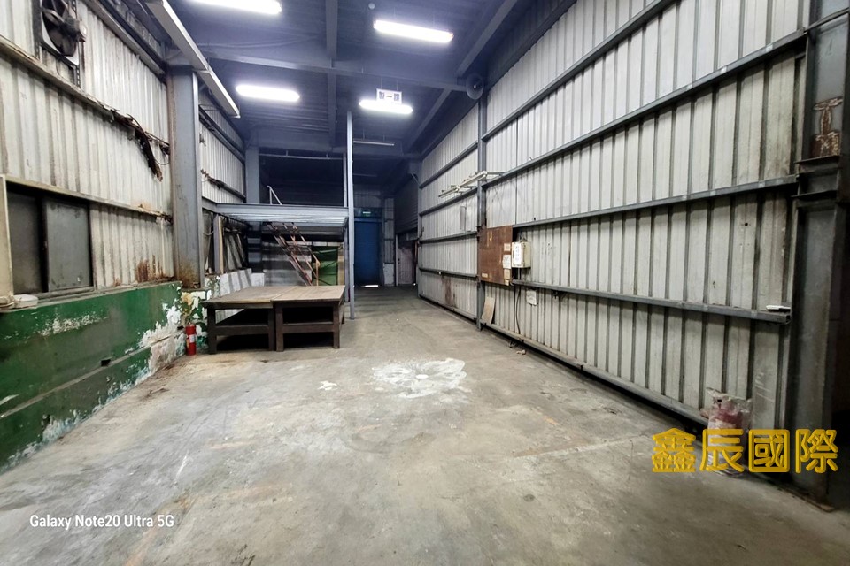 鶯歌合法鋼構廠</BR>地坪：748.6</BR>建坪：1405.89</BR>售價3億1100萬</BR>邊間，面寬
