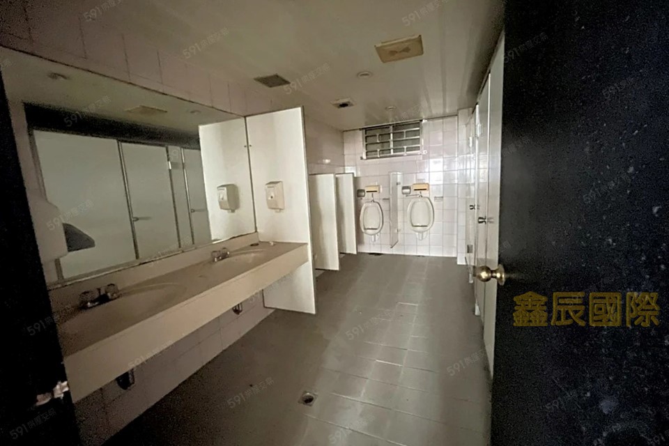 板橋捷運商辦</BR>地坪：20.98</BR>建坪：162.44</BR>售價6500萬</BR>板橋薈萃商業區