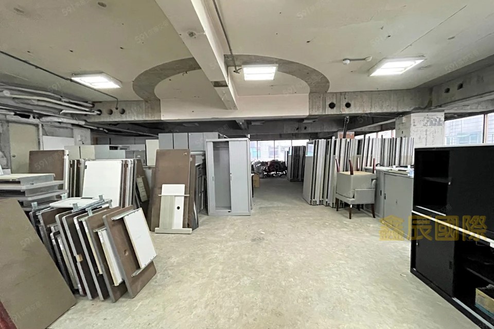 板橋捷運商辦</BR>地坪：20.98</BR>建坪：162.44</BR>售價6500萬</BR>板橋薈萃商業區