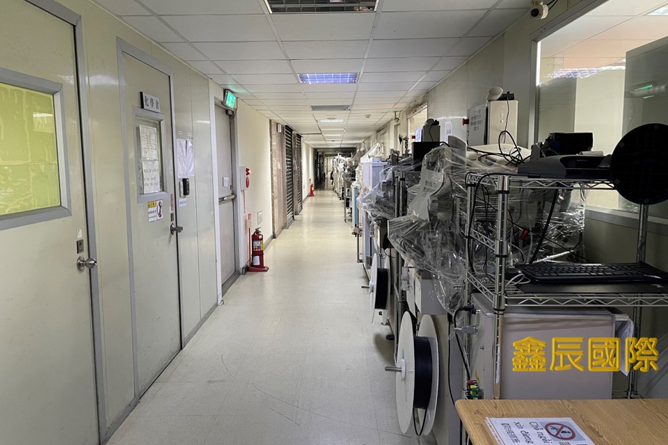 三重大坪數廠辦</BR>建坪：1076</BR>租金88萬2000元</BR>廠況乾淨明亮</BR>有專屬卸貨碼頭