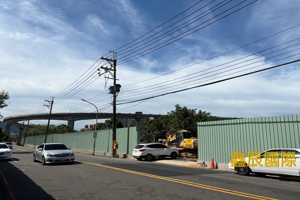 鶯歌工業用地</BR>地坪：957.6</BR>租金38萬</BR>大馬路上</BR>近捷運站
