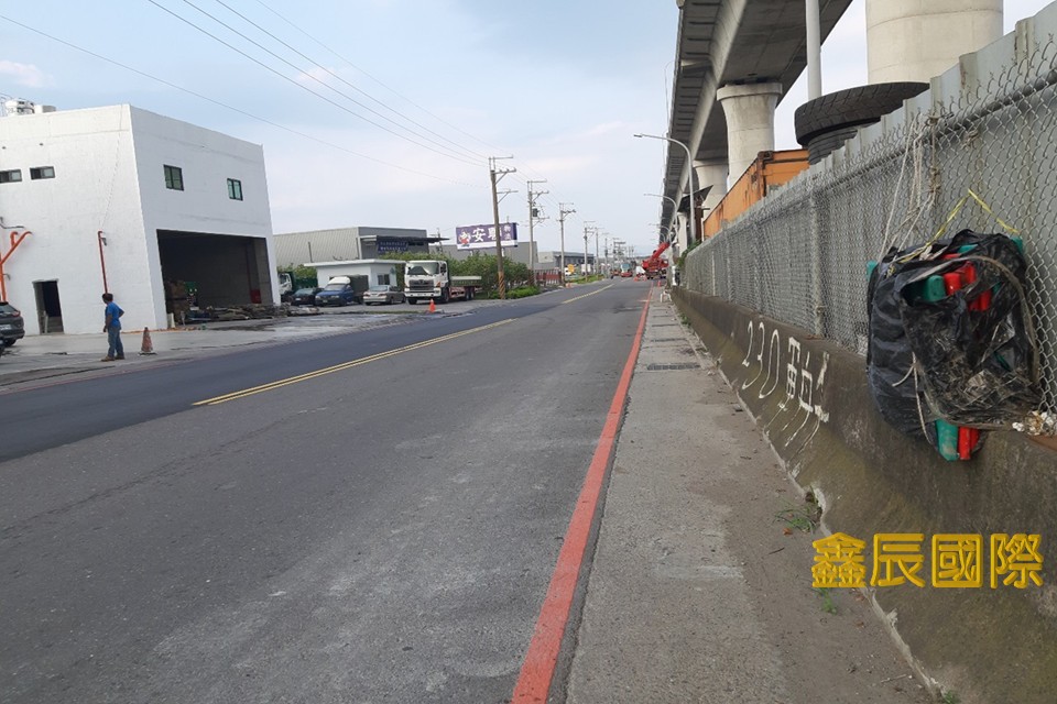 五股鐵厝</BR>地坪：757</BR>建坪：200</BR>租金25萬</BR>合法交通用地