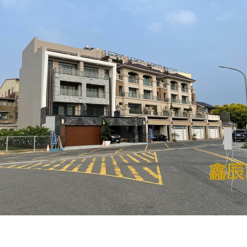 草屯市區建地</BR>地坪：94.07</BR>售價3580萬</BR>市區漂亮建地</BR>雙面臨路