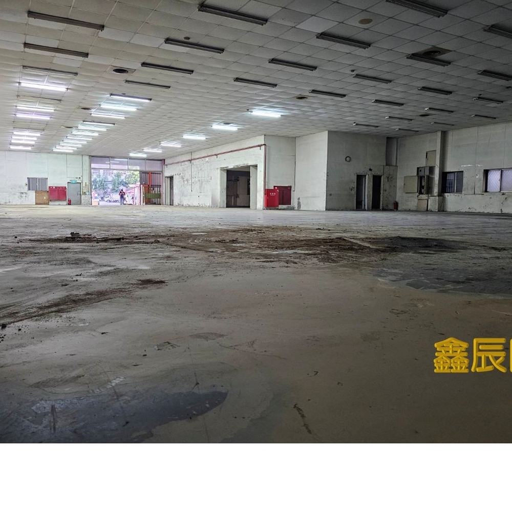 新北產業園區鋼構廠</BR>地坪：303.8</BR>建坪：249.06</BR>租金28萬</BR>適倉儲物流、特賣會