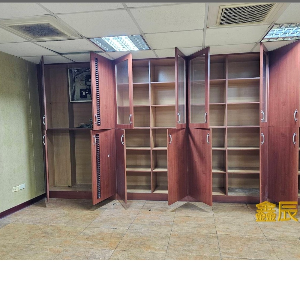 新北產業園區鋼構廠</BR>地坪：303.8</BR>建坪：249.06</BR>租金28萬</BR>適倉儲物流、特賣會