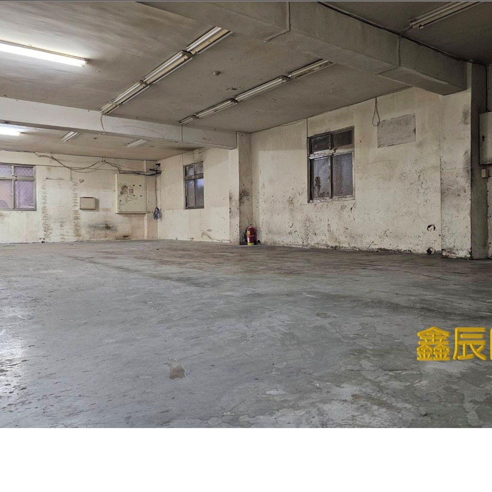 新北產業園區鋼構廠</BR>地坪：303.8</BR>建坪：249.06</BR>租金28萬</BR>適倉儲物流、特賣會