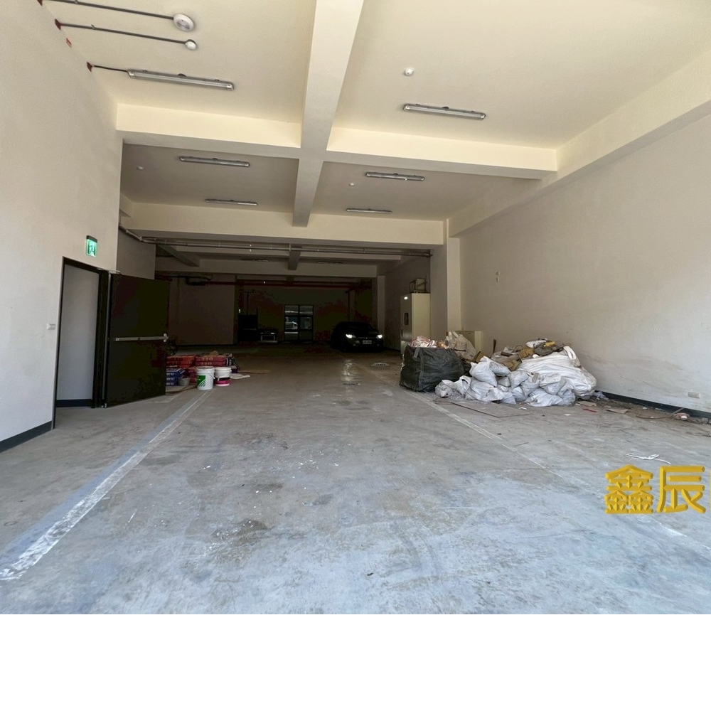 樹林全新透天廠</BR>地坪：112.48</BR>建坪：412.75</BR>售價2億2702萬</BR>全新完工