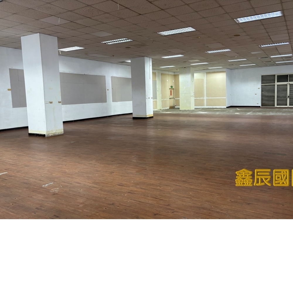 新北產業園區廠房</BR>地坪：303.8</BR>建坪：207</BR>租金24萬8仟元</BR>裝、卸貨便利