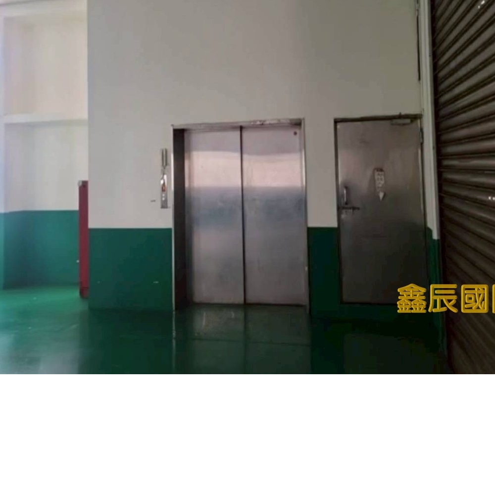 龜山獨棟挑高廠房 </BR>地坪：577</BR>建坪：912</BR>售價3億8000萬 </BR>寬敞腹地