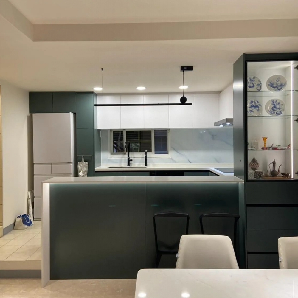 嘉義廚房翻新案例｜打造精品廚具：琺瑯板與石英石質感規劃｜嘉德廚櫃