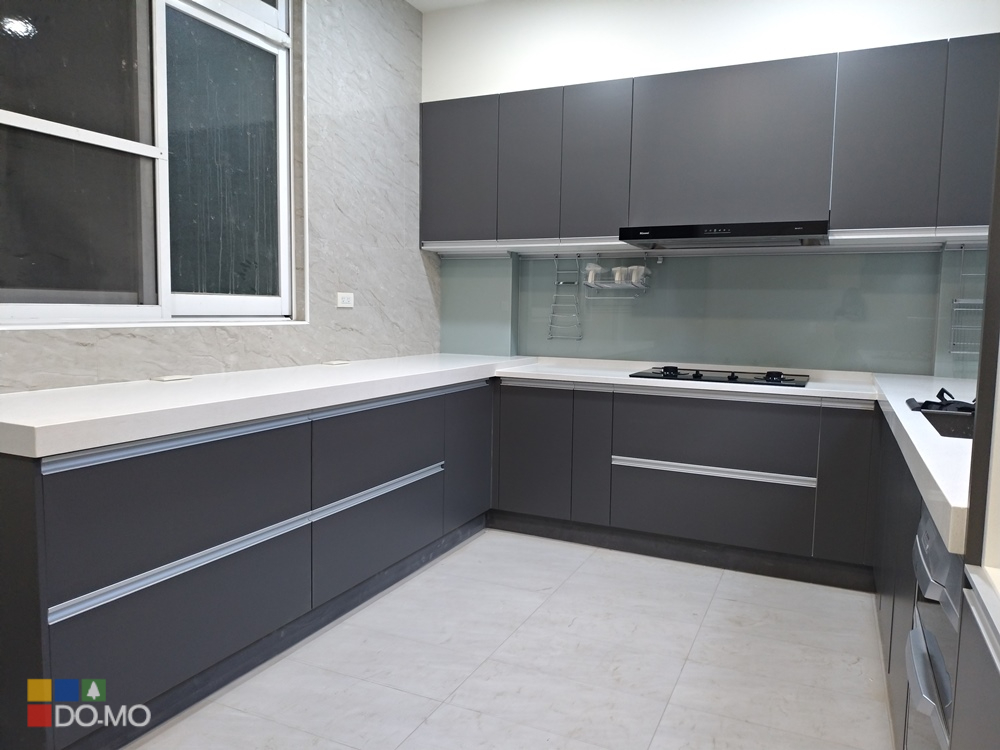 霧面結晶鋼烤門板廚具細節-現代質感廚房