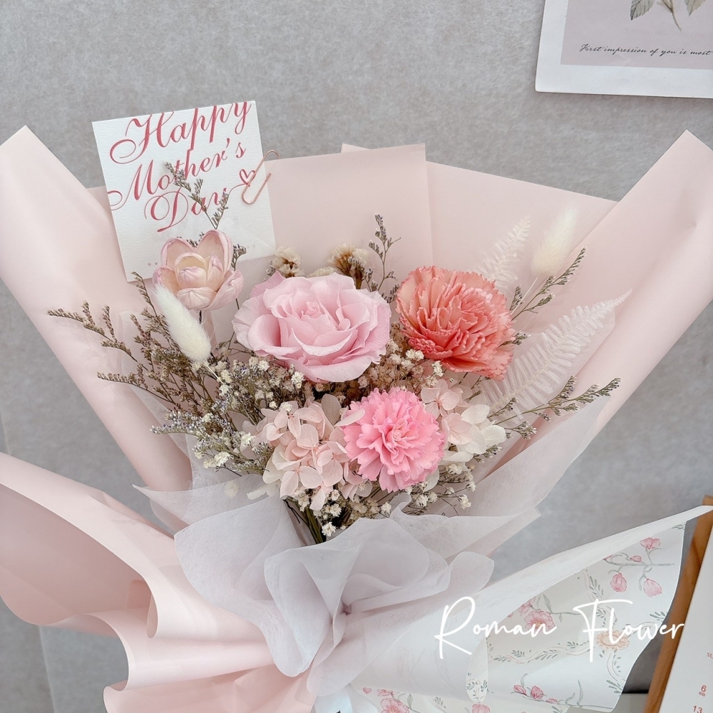 母親節限定~永生玫瑰索拉康乃馨綜合花束(M)(浪漫粉)