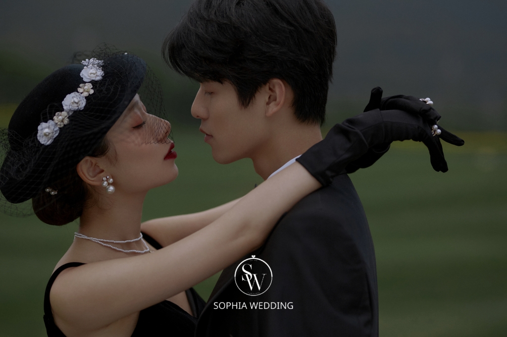 婚紗攝影作品｜草地｜奧黛麗赫本｜復古｜新人分享