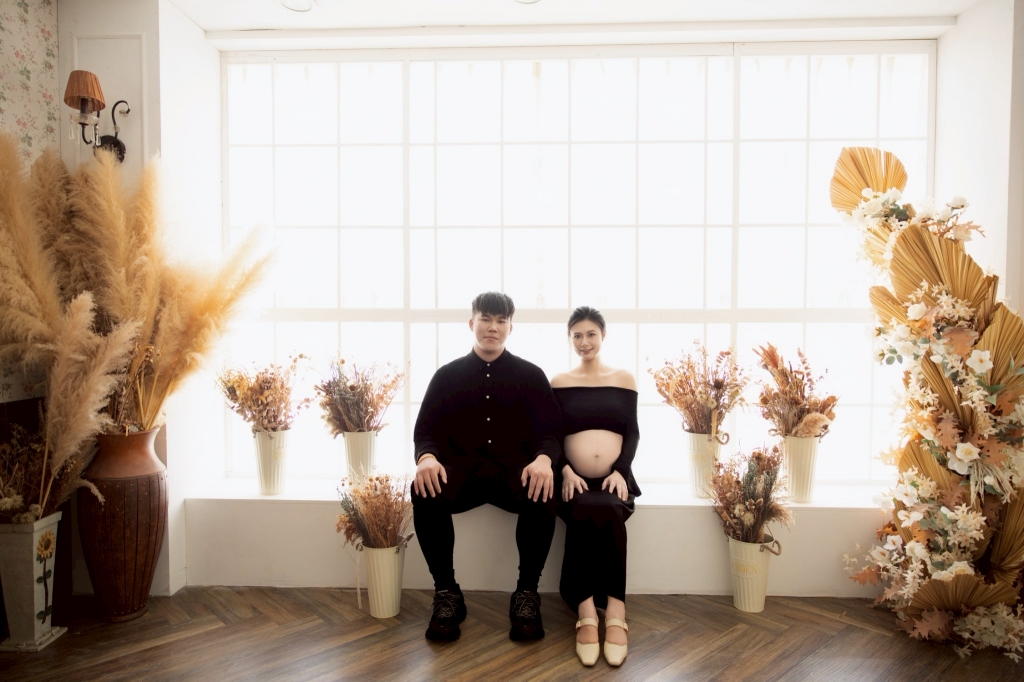 孕婦寫真作品｜SW攝影棚｜時裝極簡｜柔情逆光｜新人分享