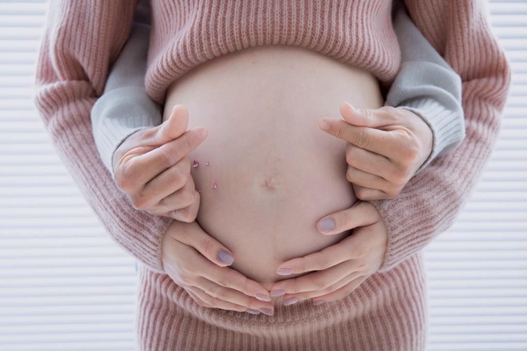 孕婦寫真作品｜SW攝影棚｜時裝居家｜柔情逆光｜新人分享