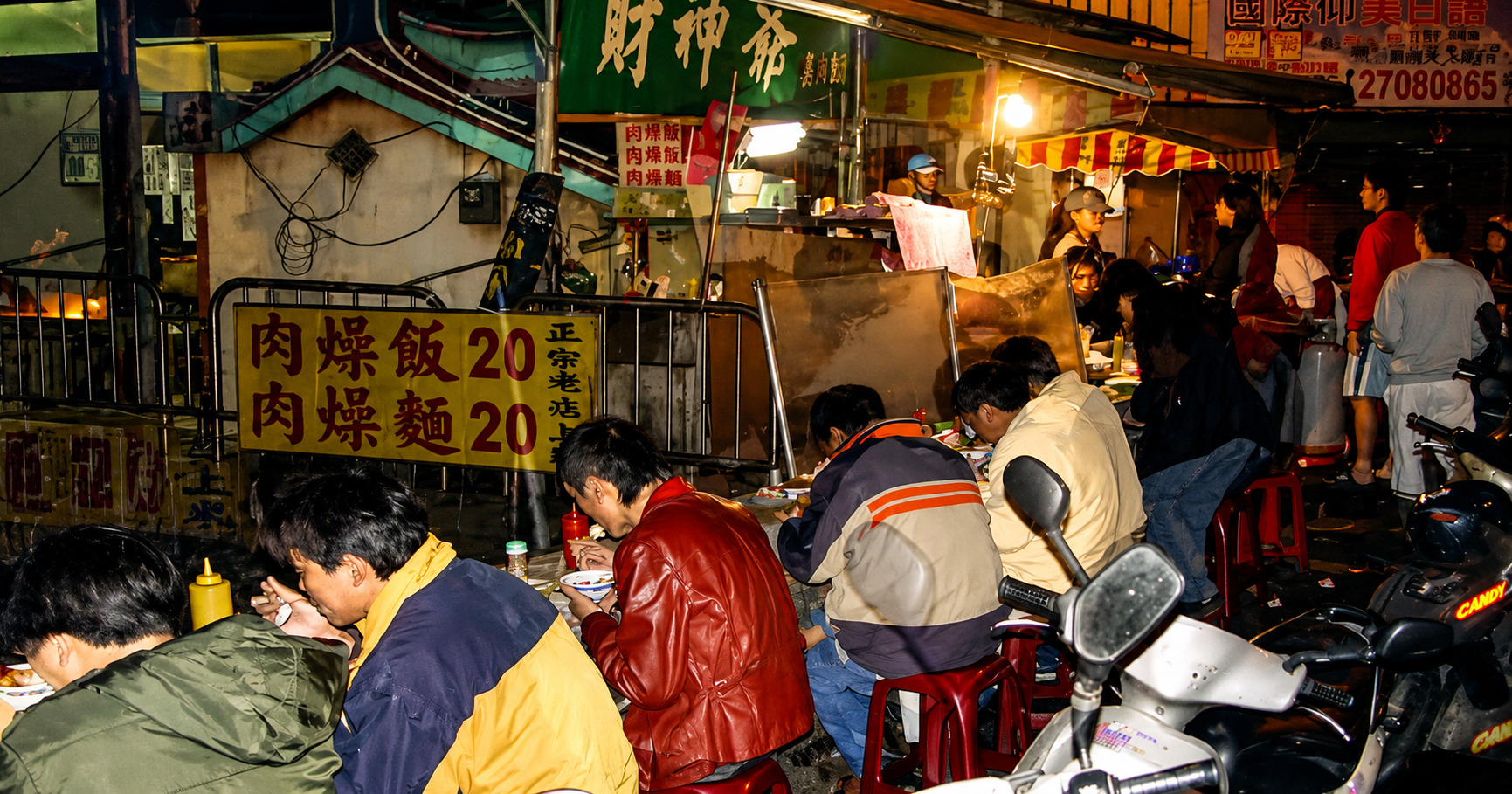 早期橋邊的橋頭財神爺滷肉飯