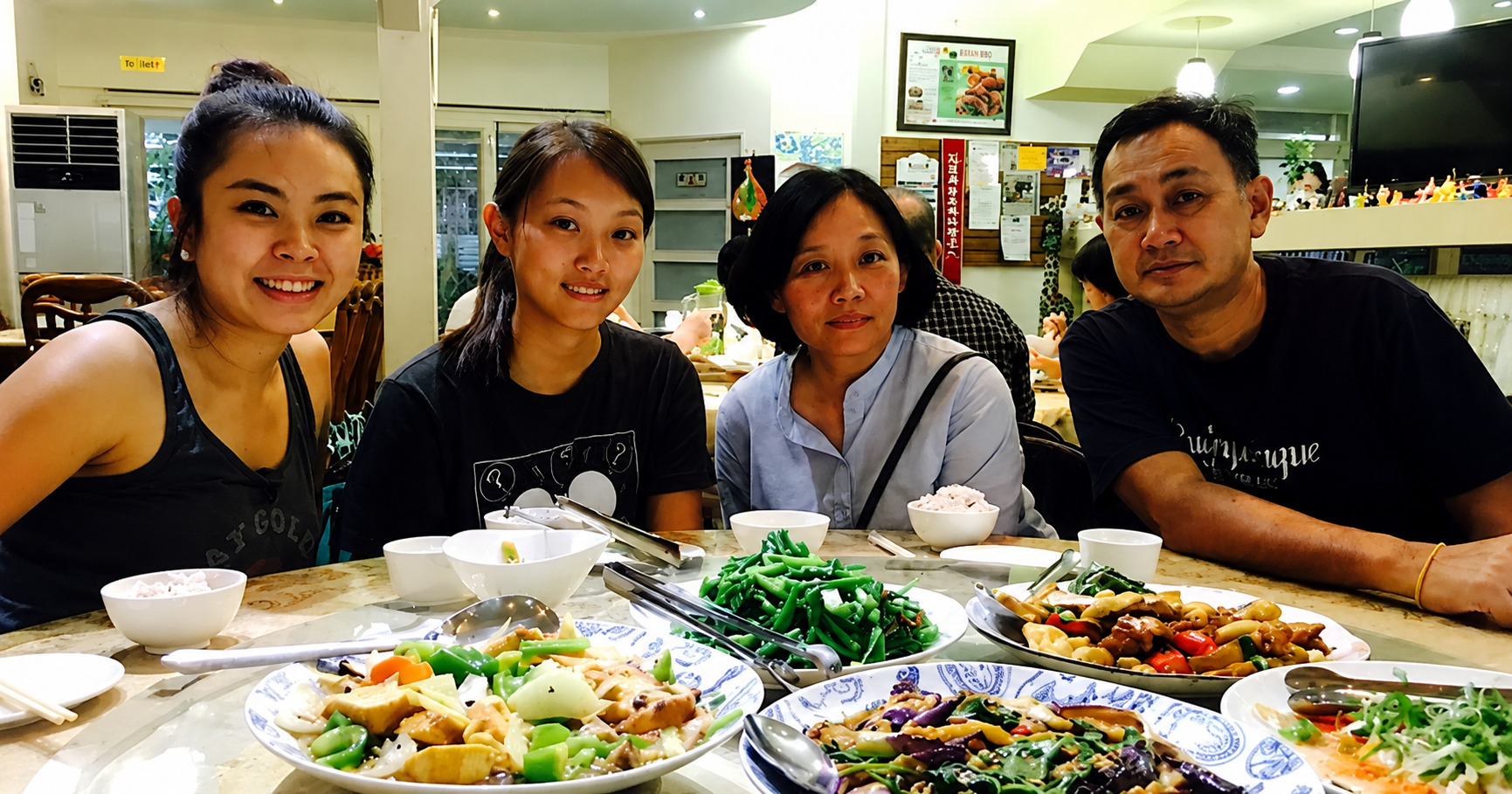 福畊食舘 新加坡旅客合影