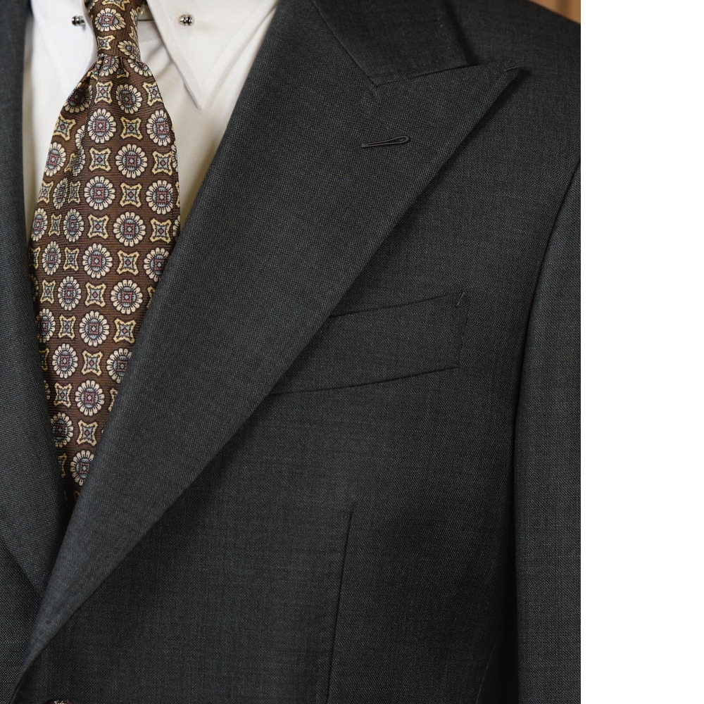 兼具挺括與光澤：Loro Piana 150s 墨綠色西裝訂製