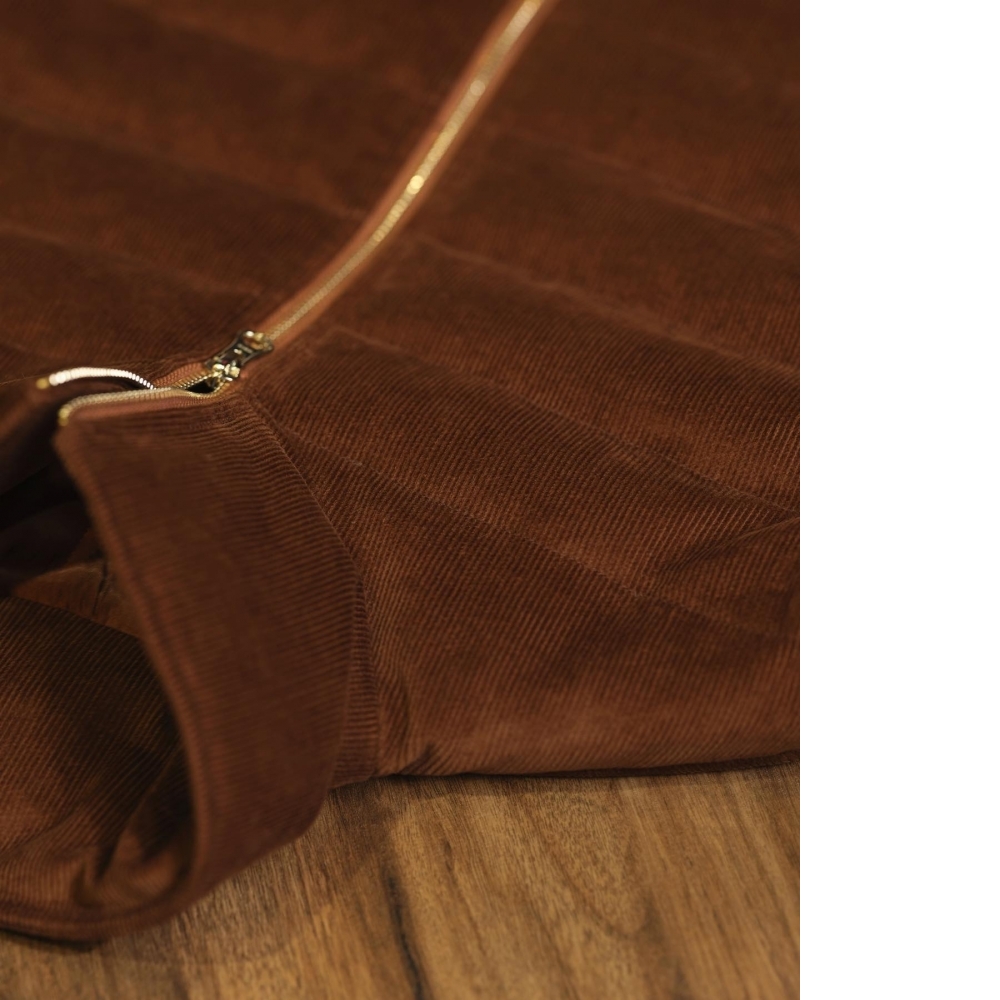 咖啡色燈芯絨羽絨背心 經典的秋冬之選