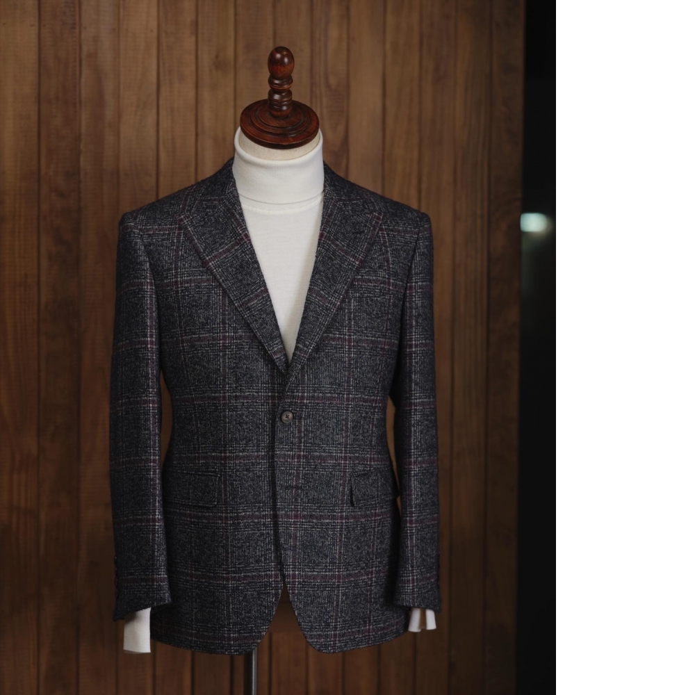 尋求獨特的品味之選：Loro Piana 藍紫色格紋休閒西裝，打造鮮明個人風格