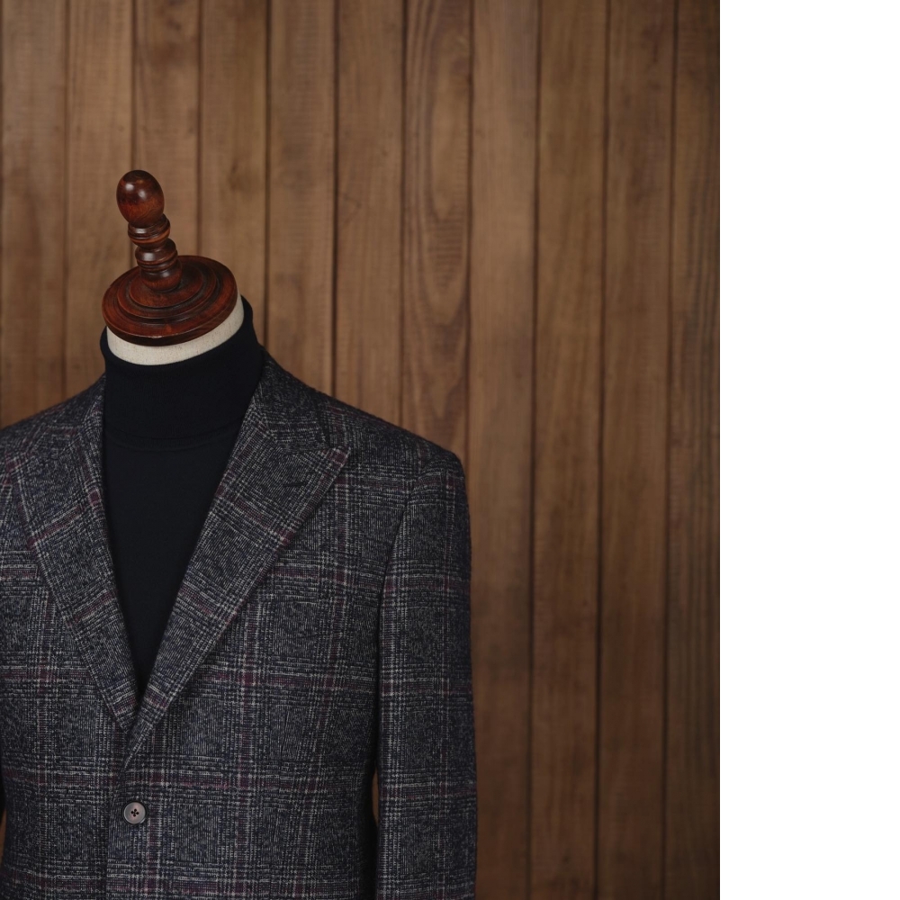 尋求獨特的品味之選：Loro Piana 藍紫色格紋休閒西裝，打造鮮明個人風格