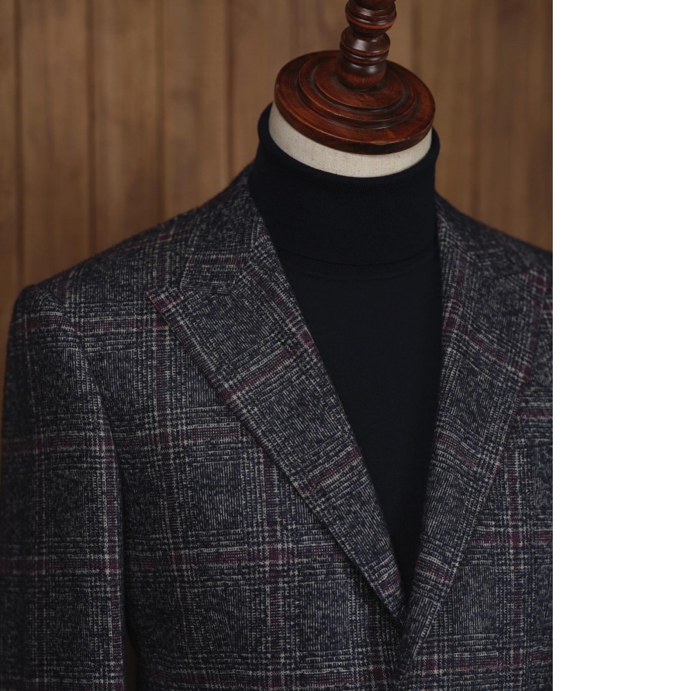 尋求獨特的品味之選：Loro Piana 藍紫色格紋休閒西裝，打造鮮明個人風格