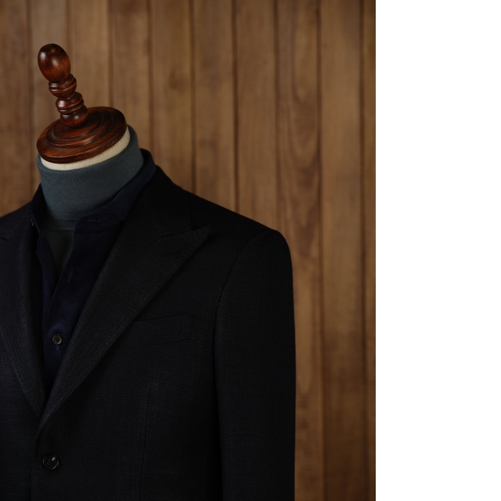 矛盾的傑作：Zegna 粗斜紋西裝的粗獷與細膩光澤
