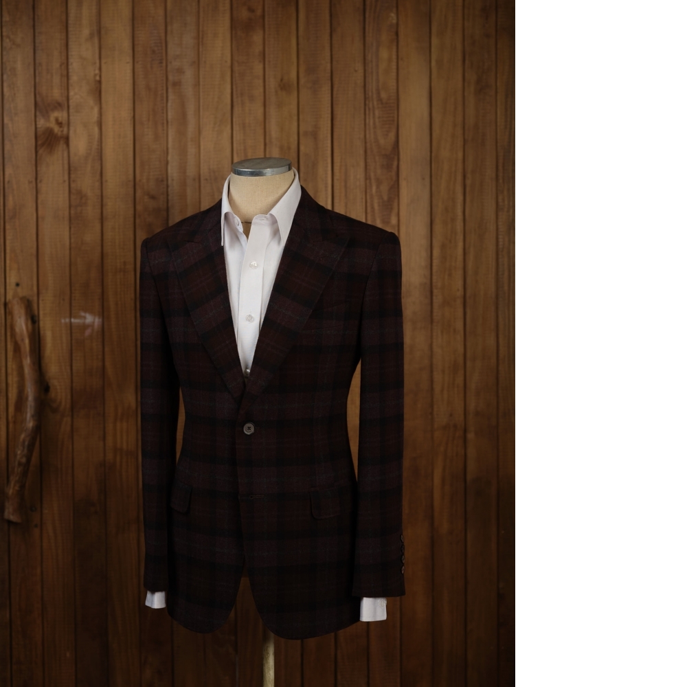 Zegna 的秋冬深層色調:演繹紅、黑、白格紋組合的法蘭絨休閒西裝