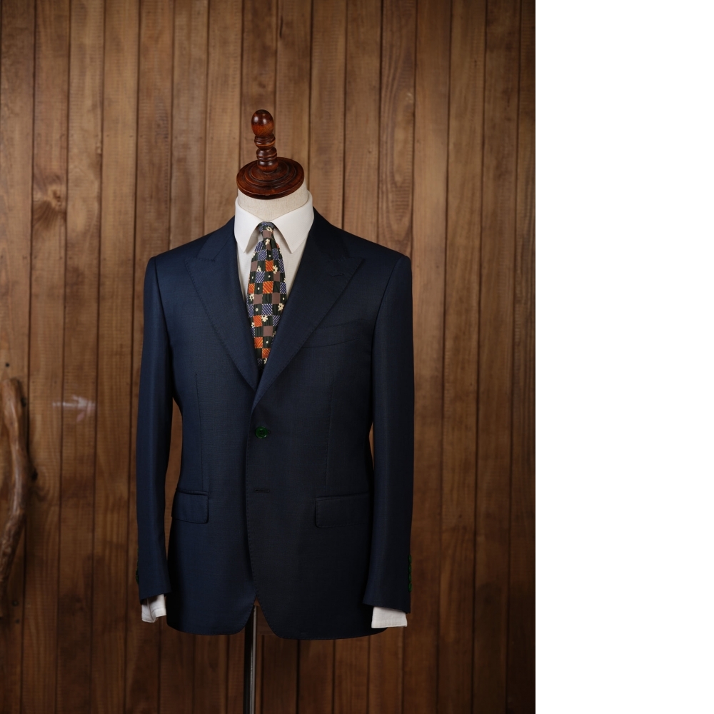 150s 的完美平衡：Loro Piana AUSTRALIS 藍綠混紡的頂級質感