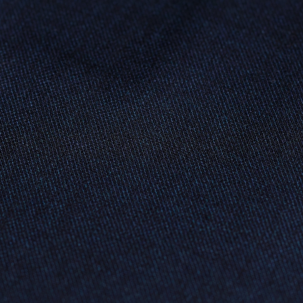 150s 的完美平衡：Loro Piana AUSTRALIS 藍綠混紡的頂級質感