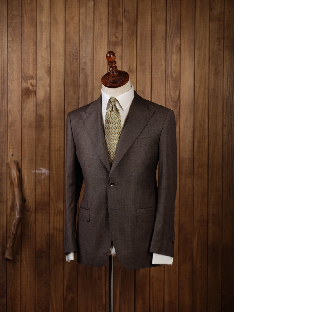 150s 的品味鑑賞:Loro Piana AUSTRALIS 棕色西裝的質感