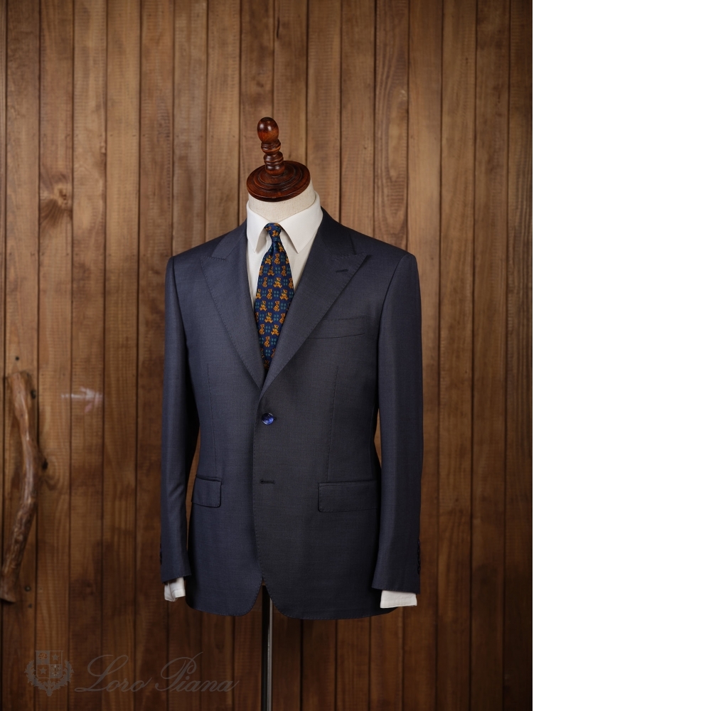 超越基礎的品味:Loro Piana AUSTRALIS 莫蘭迪藍灰西裝