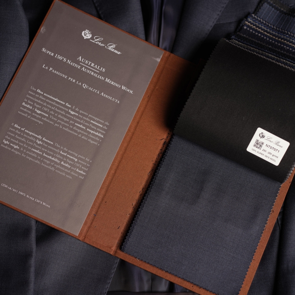 超越基礎的品味:Loro Piana AUSTRALIS 莫蘭迪藍灰西裝