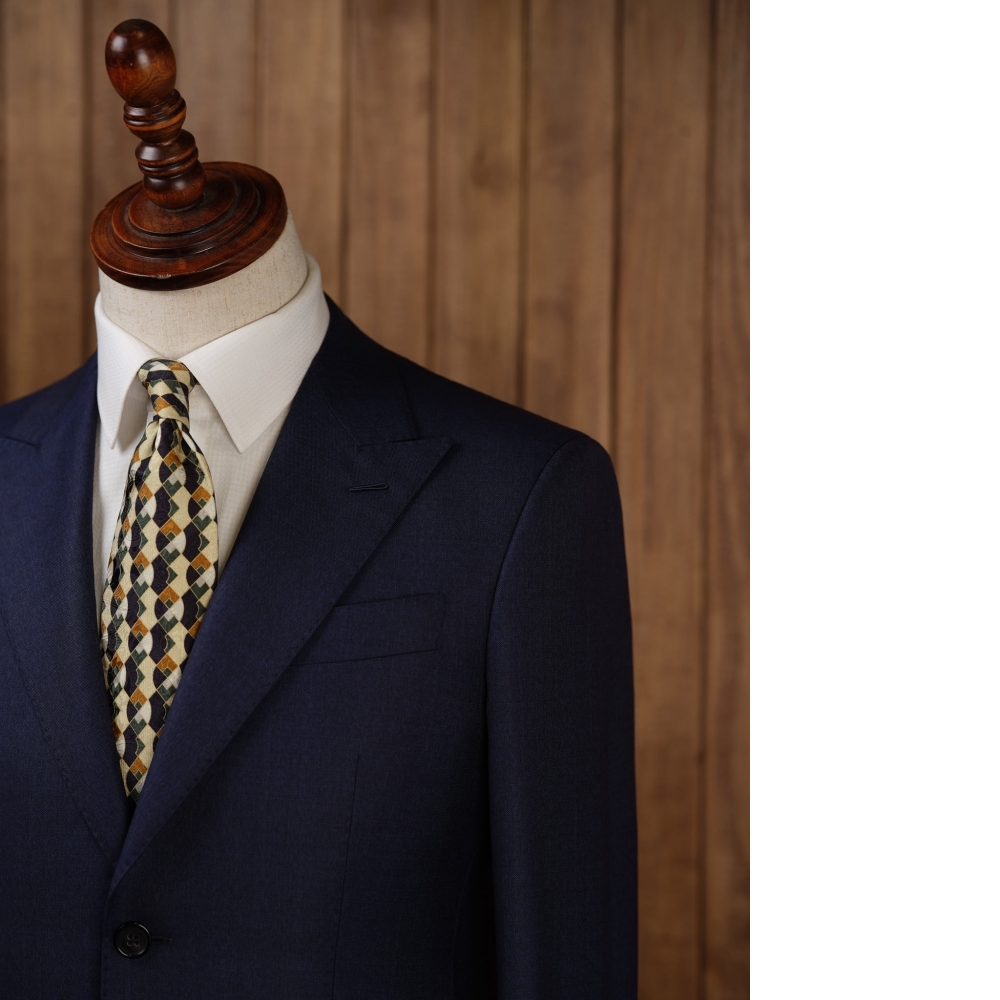 您的風格宣言:是張揚的藝術(克萊因藍),還是內斂的奢華(Zegna)?