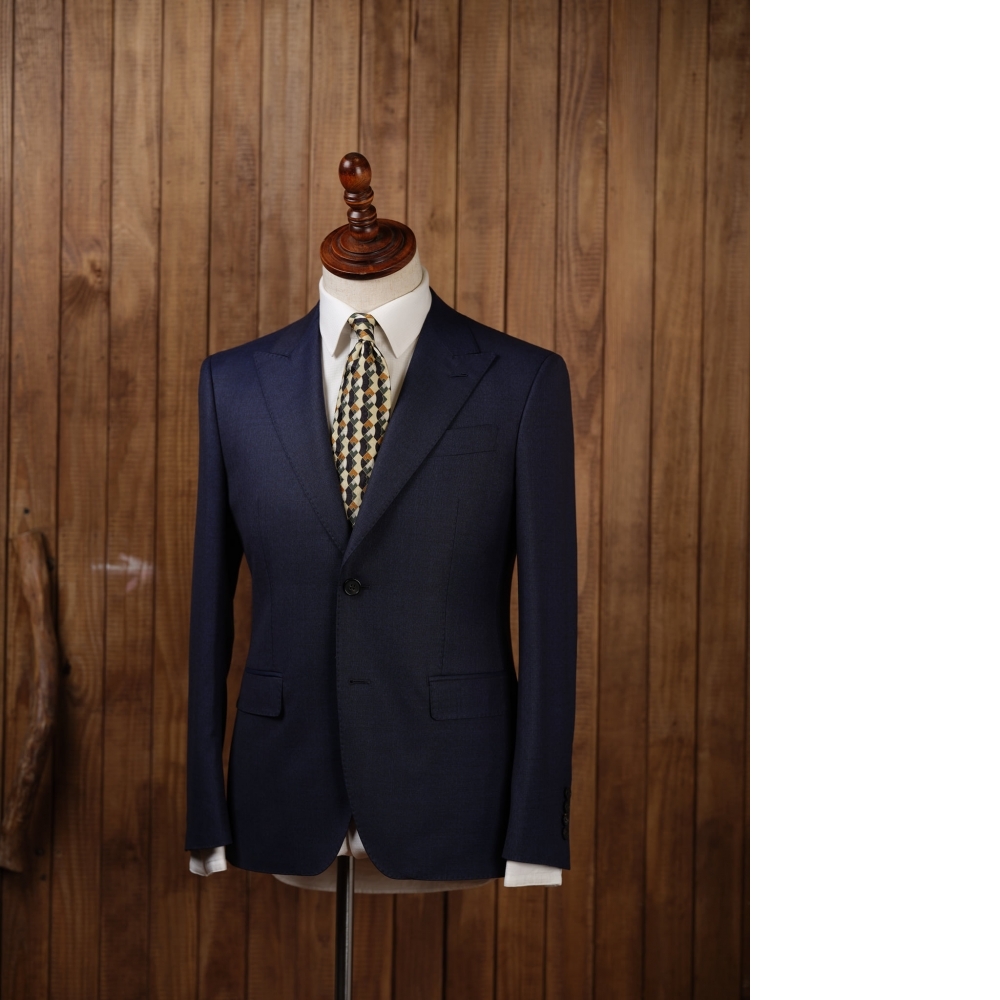 您的風格宣言:是張揚的藝術(克萊因藍),還是內斂的奢華(Zegna)?