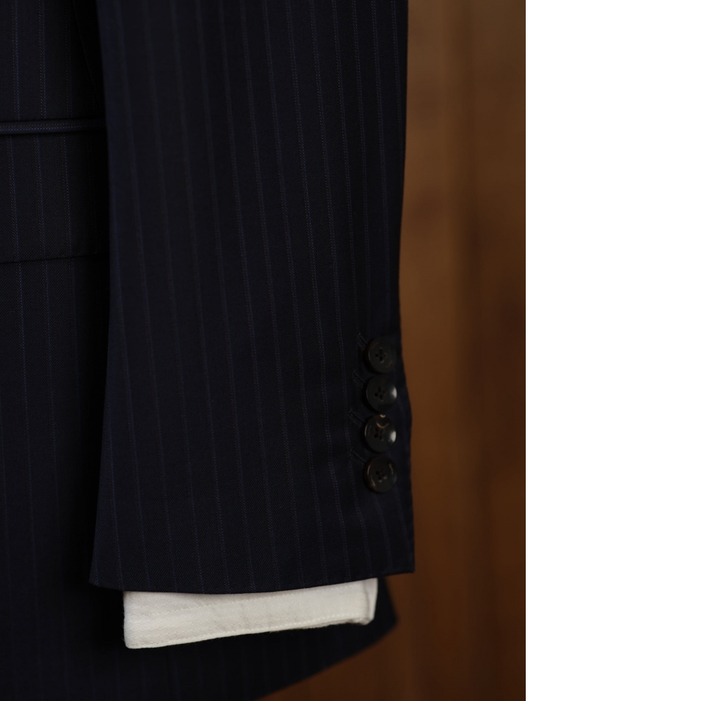 品味的兩大基石：Dugdale 皇家藍 vs. Zegna Trofeo 條紋