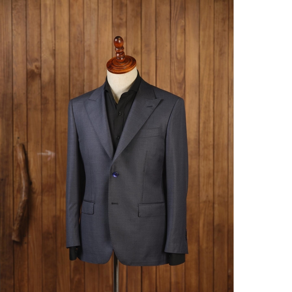 超越基礎的品味:Loro Piana AUSTRALIS 莫蘭迪藍灰西裝