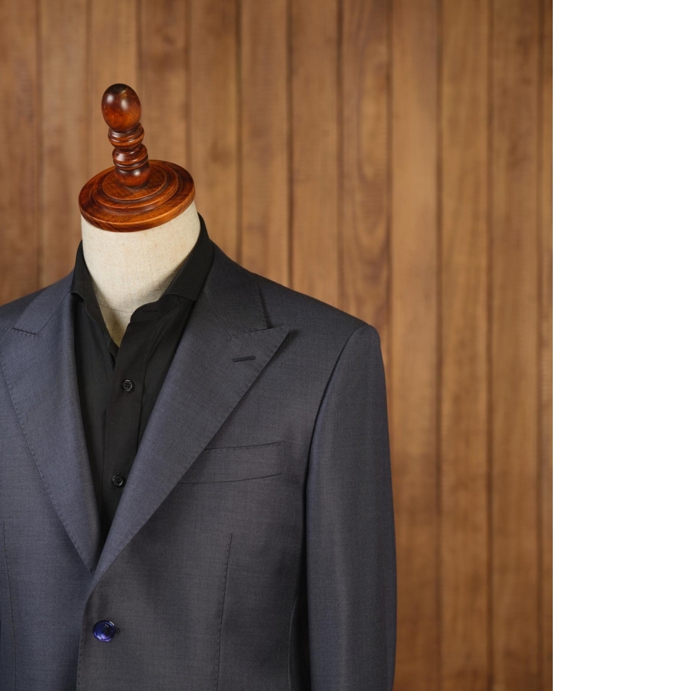 超越基礎的品味:Loro Piana AUSTRALIS 莫蘭迪藍灰西裝