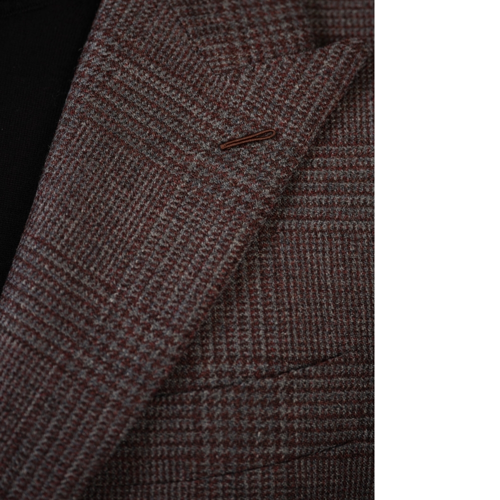 顛覆想像的硬挺:探索 Zegna 灰紅格紋面料,打造線條俐落的完美夾克