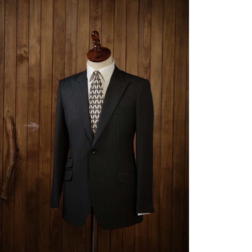 頂級英倫的品味對決:Scabal 權力條紋 vs. Huddersfield 品味格紋