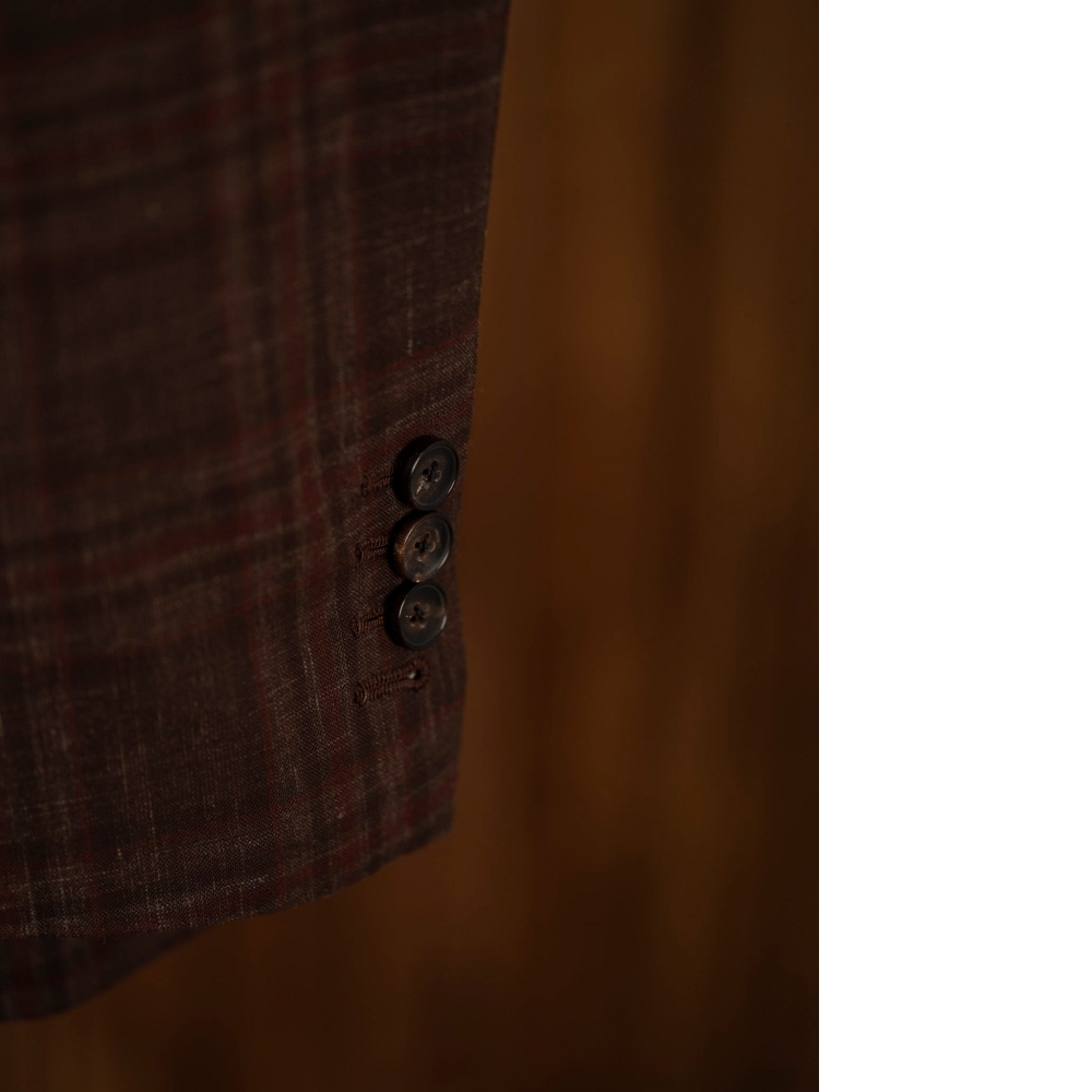 Zegna 的經典夏季配方：羊毛、亞麻、蠶絲「三重奏」，打造紅棕色格紋休閒西裝
