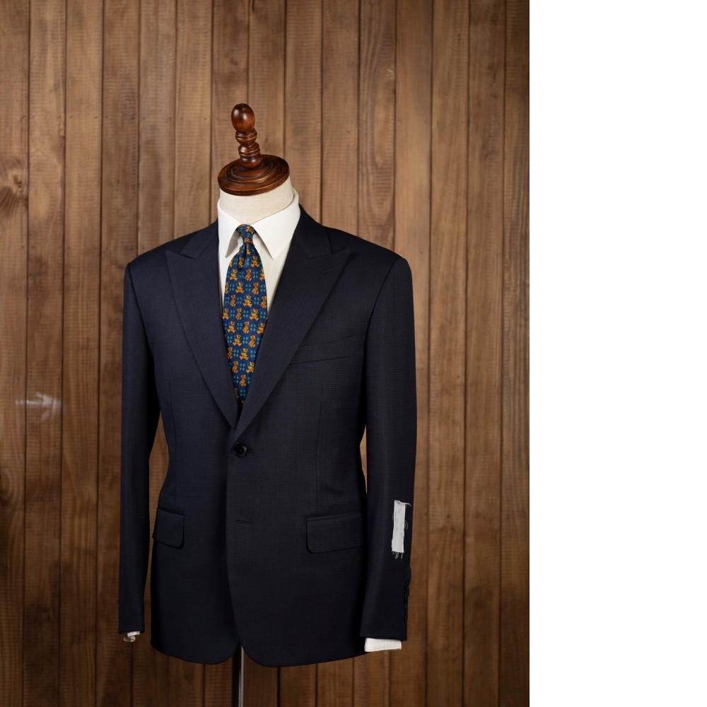Zegna 的風格抉擇:雙排扣的氣勢,還是藍格紋的品味?