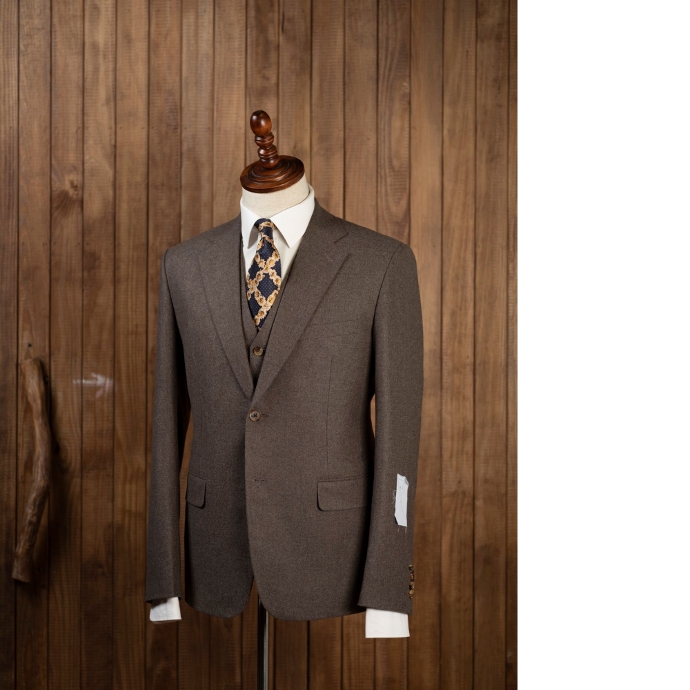 獻給婚禮的兩種巔峰:Scabal 的色彩美學 vs. Zegna 的極致觸感