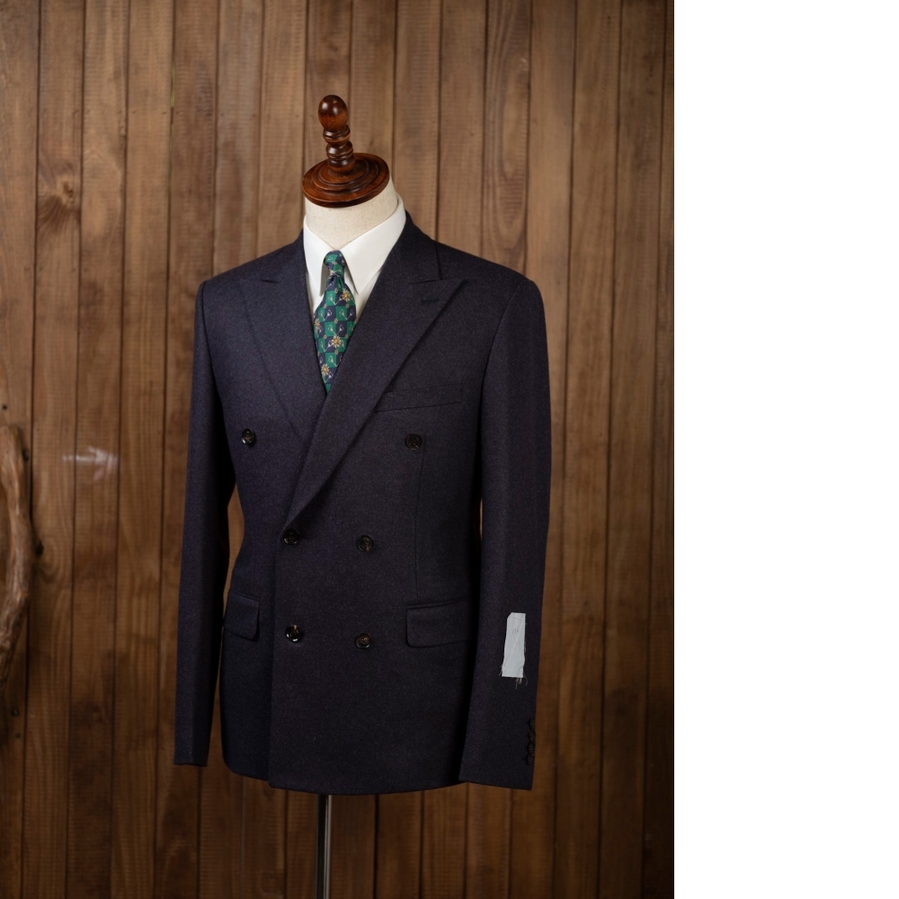 獻給婚禮的兩種巔峰:Scabal 的色彩美學 vs. Zegna 的極致觸感