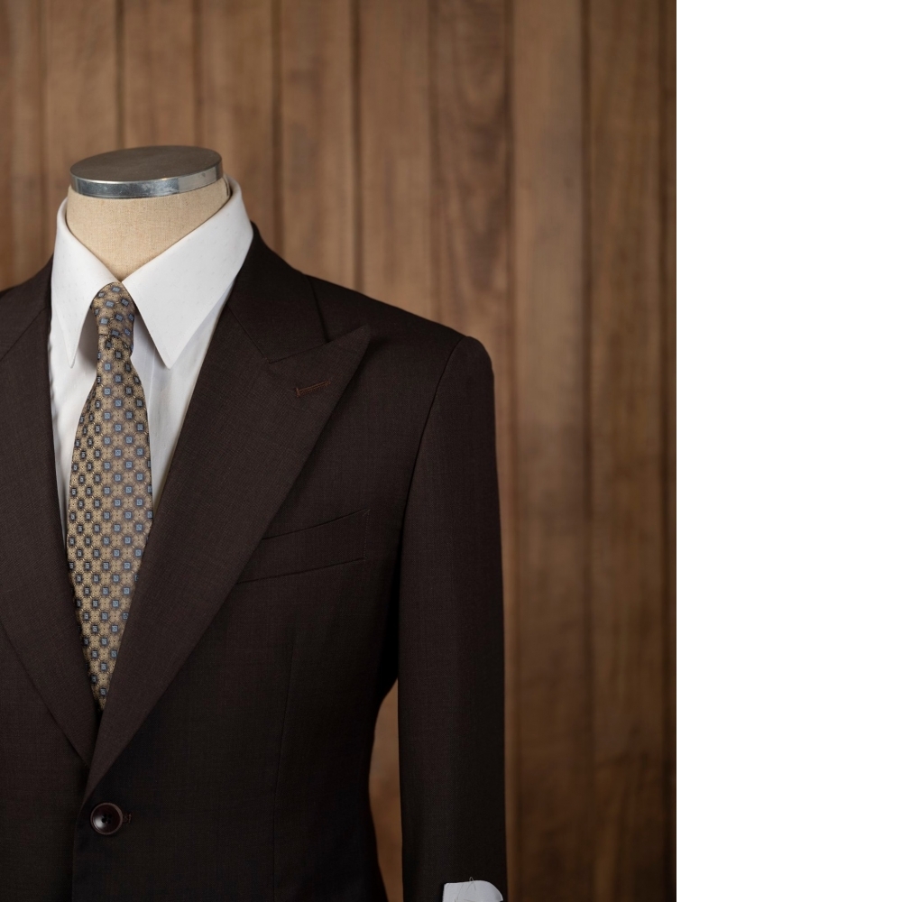 義式美學的兩種靈魂:Zegna 頂級藍 vs. Drago 鑑賞棕