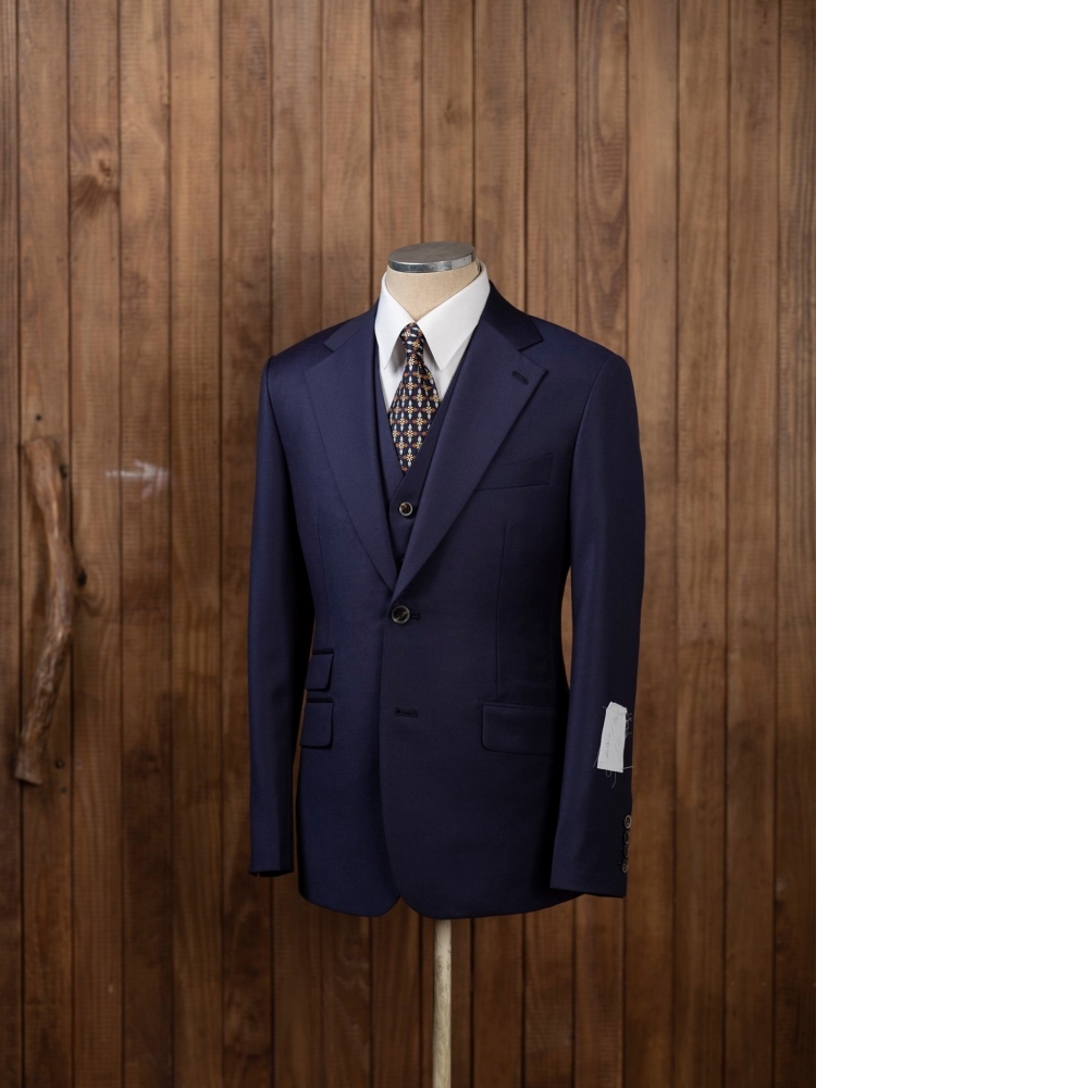 義式美學的兩種靈魂:Zegna 頂級藍 vs. Drago 鑑賞棕